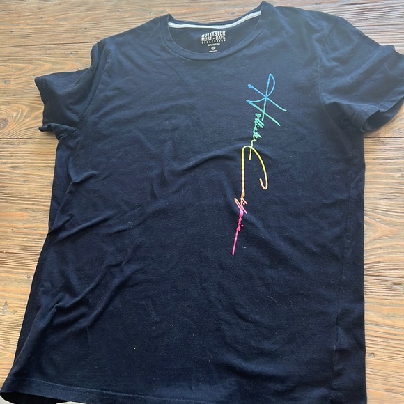 Hollister must have tee - Picture 1 of 2